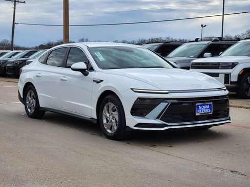 New 2026 Hyundai Sonata SE FWD image 2