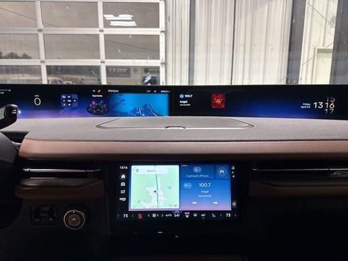 Used 2025 Lincoln Navigator Reserve AWD/4WD image 9