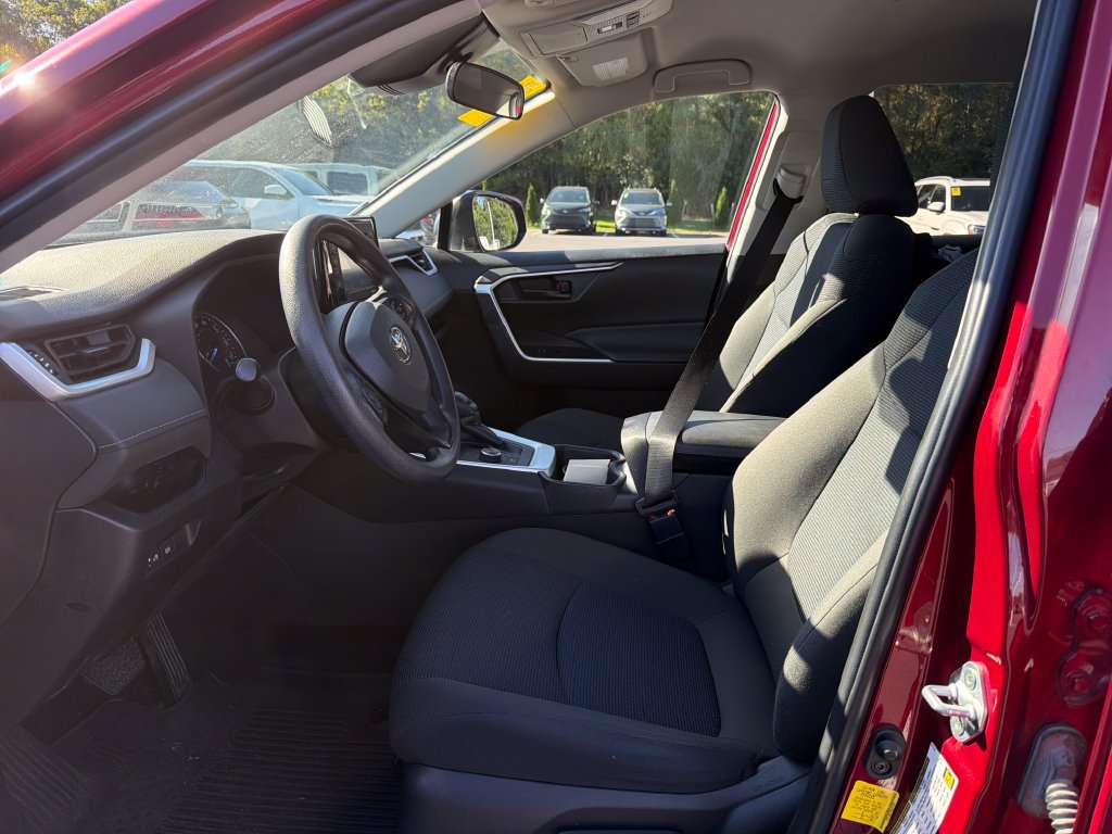 Used 2022 Toyota RAV4 LE AWD/4WD image 10