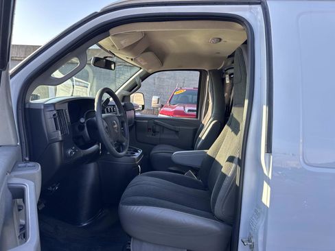 Used 2024 GMC Savana 2500 w/ Driver Convenience Package image 21
