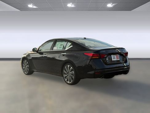 New 2025 Nissan Altima 2.5 SL image 3