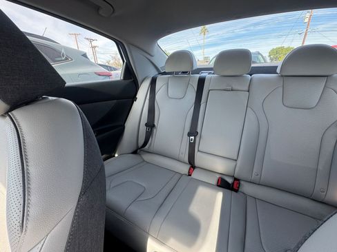 Used 2025 Hyundai Elantra Limited image 40