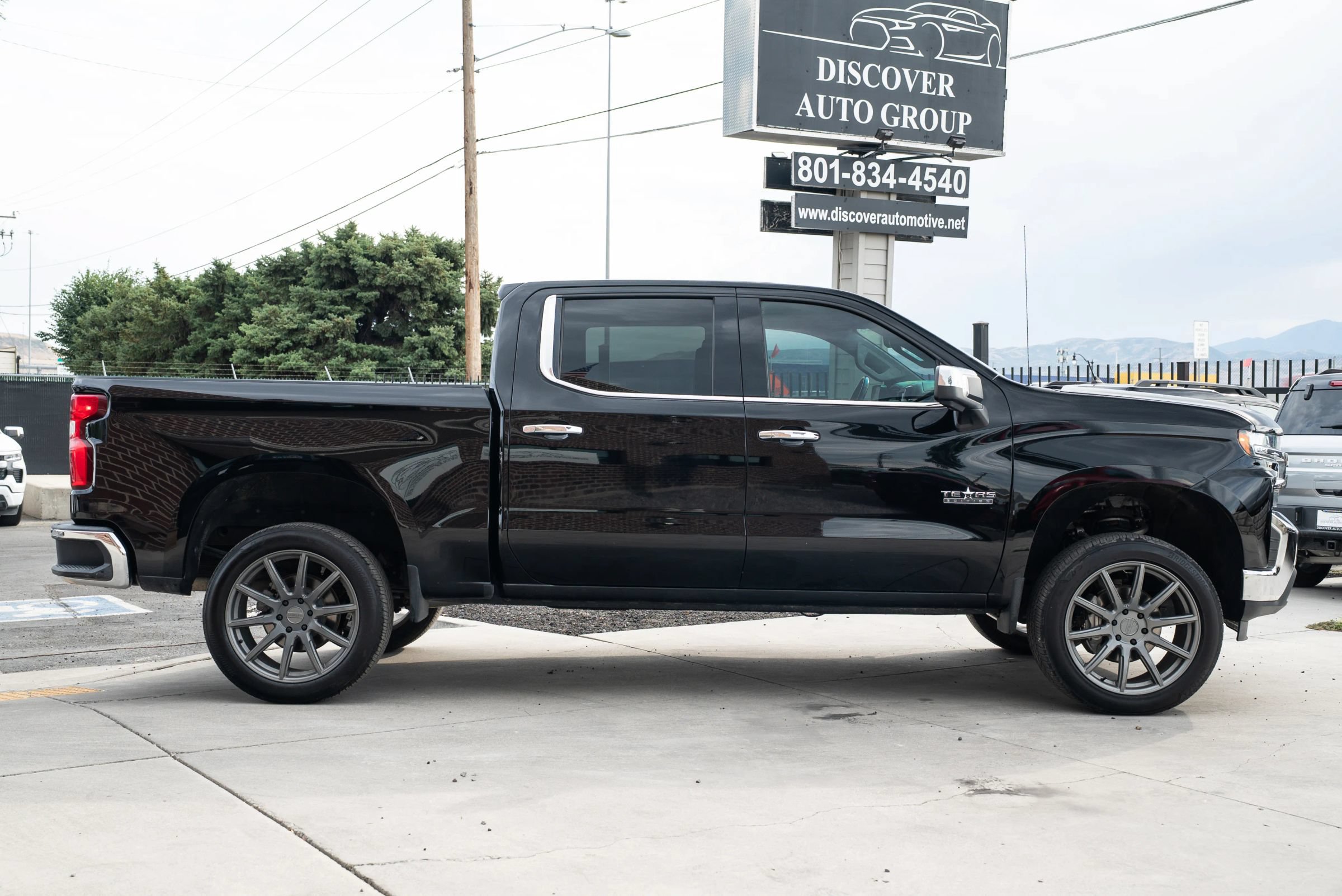 Used 2020 Chevrolet Silverado 1500 LTZ AWD/4WD image 9