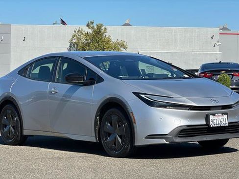 Certified 2023 Toyota Prius LE FWD image 5
