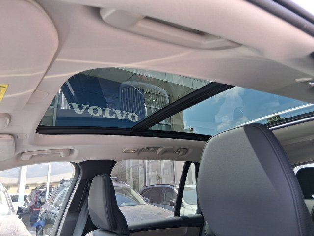 New 2026 Volvo XC90 T8 Plus w/ Protection Package Premier AWD/4WD image 19