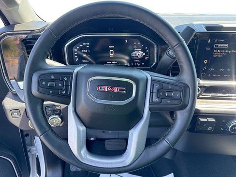 Used 2026 GMC Sierra 1500 SLT AWD/4WD image 11