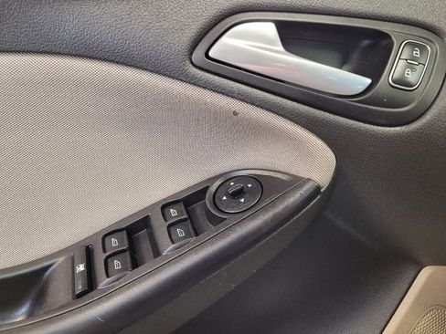 Used 2018 Ford Focus SE FWD image 27