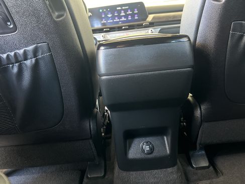 Used 2025 Kia Telluride AWD image 22