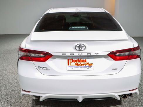 Used 2023 Toyota Camry SE FWD image 8