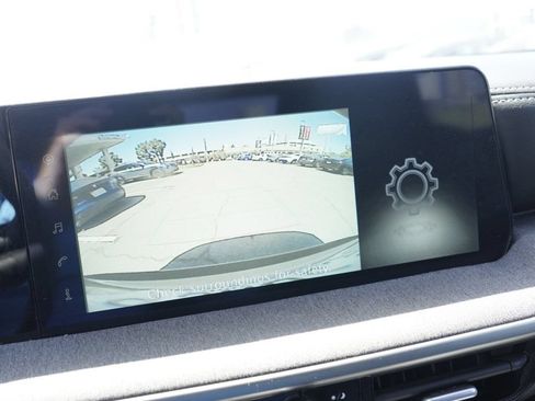Used 2025 Nissan Kicks SV w/ Charging Package FWD image 11