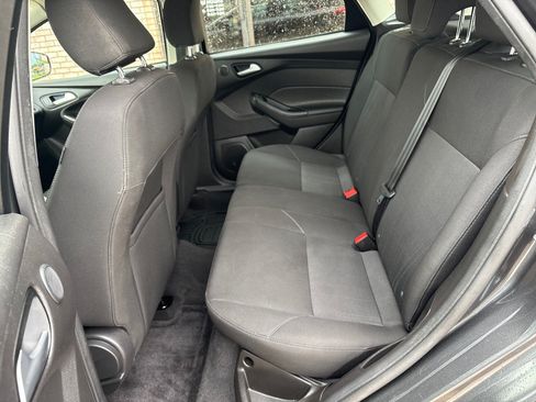 Used 2017 Ford Focus SEL w/ Cold Weather Package FWD image 4