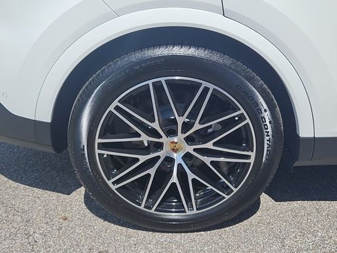 Certified 2024 Porsche Cayenne AWD/4WD image 13
