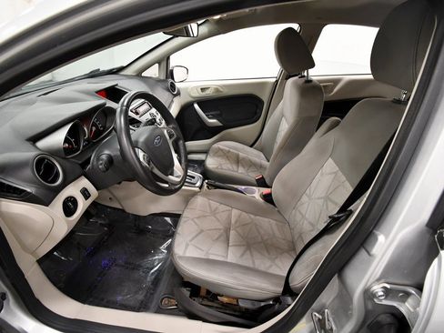 Used 2013 Ford Fiesta SE image 14