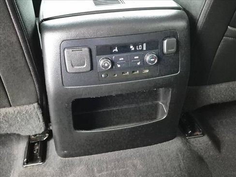 Used 2019 Chevrolet Suburban Premier AWD/4WD image 19