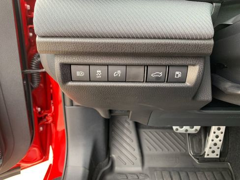 Used 2025 Toyota Camry SE image 32