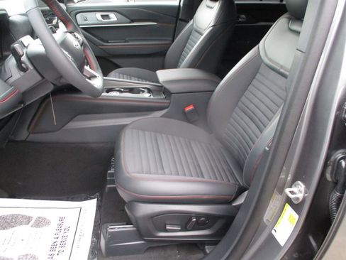 New 2026 Ford Explorer ST-Line w/ ST-Line Street Pack image 9