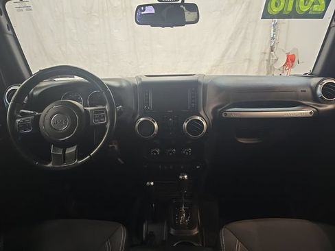 Used 2018 Jeep Wrangler Unlimited Sahara w/ Dual Top Group AWD/4WD image 14