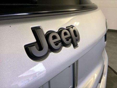 Used 2025 Jeep Compass Trailhawk w/ Trailer Tow Group AWD/4WD image 29