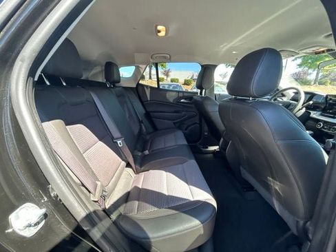 Used 2024 Chevrolet Trax LT FWD image 14
