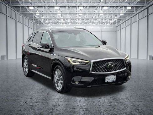 Used 2019 INFINITI QX50 Luxe w/ Navigation Package FWD image 7