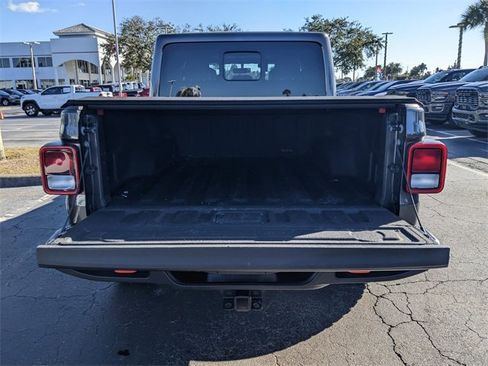 Certified 2022 Jeep Gladiator Mojave w/ Cold Weather Group image 9