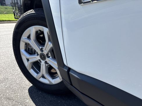 Certified 2025 Jeep Compass Latitude image 12