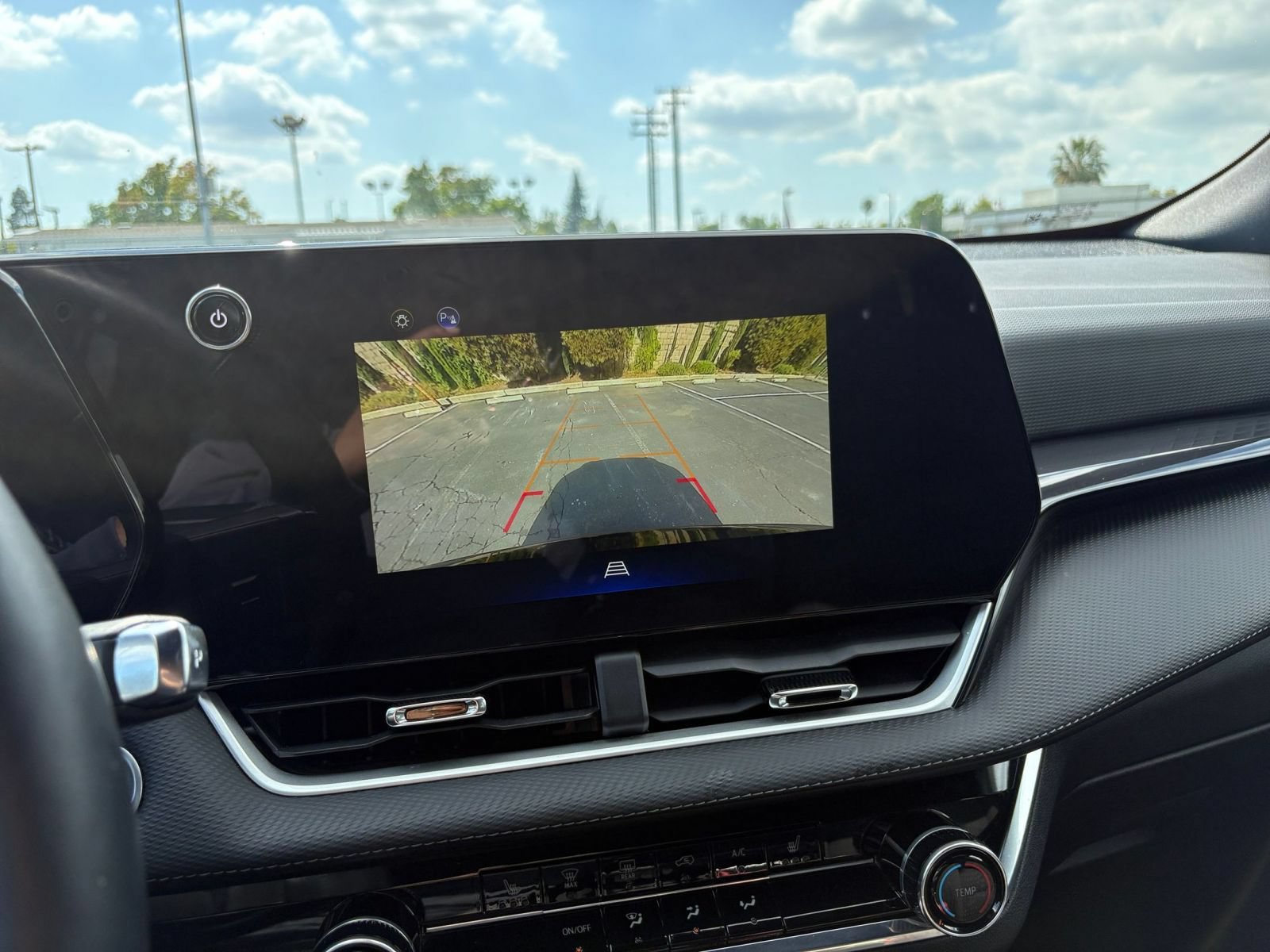 Used 2025 Chevrolet Equinox LT FWD image 24