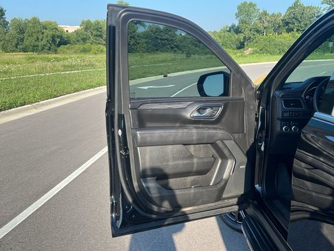 Used 2023 GMC Yukon XL SLT w/ SLT Premium Package AWD/4WD image 10