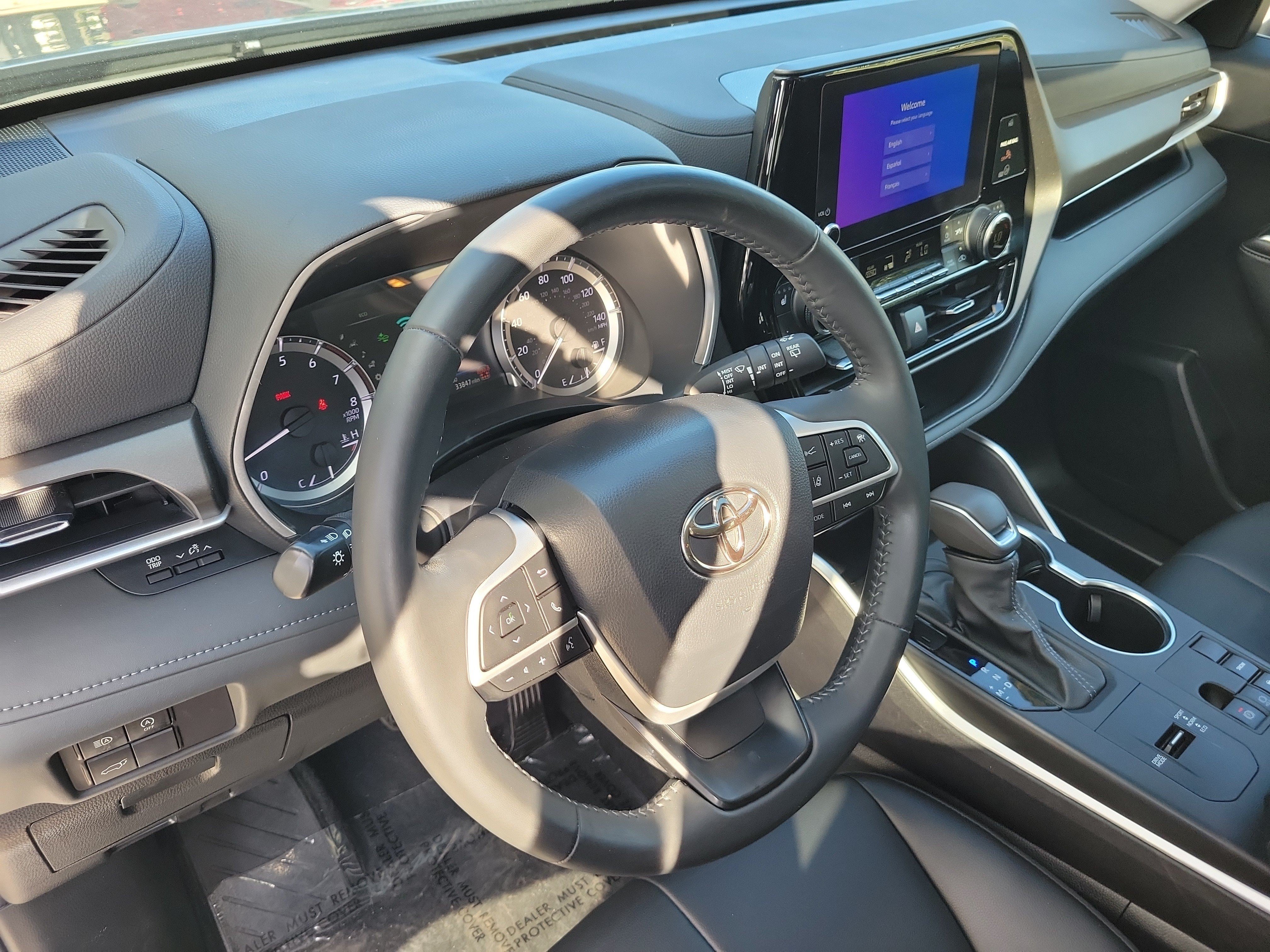 Used 2024 Toyota Highlander XLE FWD image 27