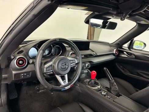 Used 2024 MAZDA MX-5 Miata Grand Touring RWD image 19