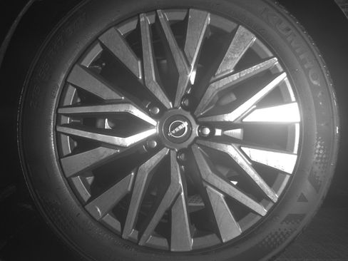 Used 2025 Nissan Altima 2.5 SV FWD image 12