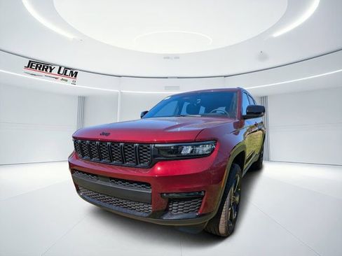 New 2025 Jeep Grand Cherokee L Limited w/ Black Appearance Package AWD/4WD image 6