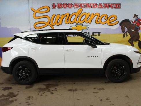 Used 2024 Chevrolet Blazer LT w/ Convenience Package FWD image 1