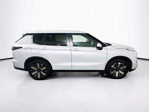 Used 2025 Mitsubishi Outlander SE FWD image 10