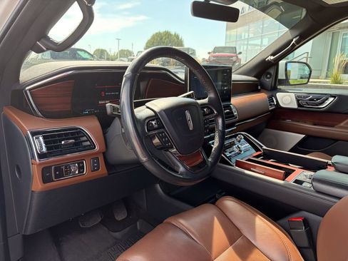 Used 2023 Lincoln Navigator Reserve AWD/4WD image 9