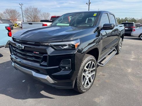 Used 2023 Chevrolet Colorado Z71 w/ Z71 Convenience Package 2 image 9
