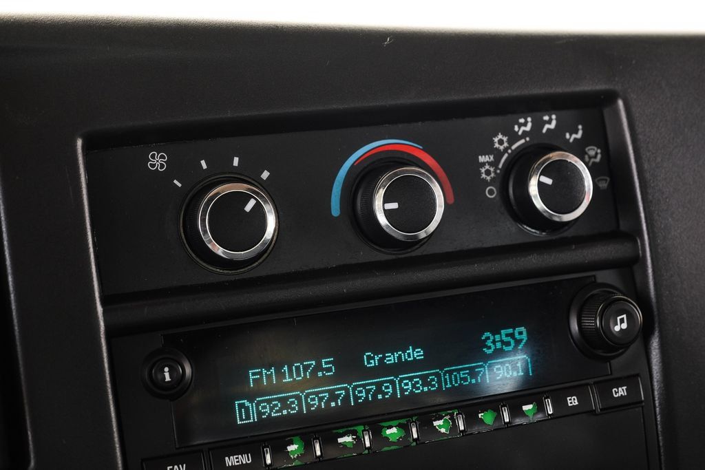 Used 2017 Chevrolet Express 2500 RWD image 18