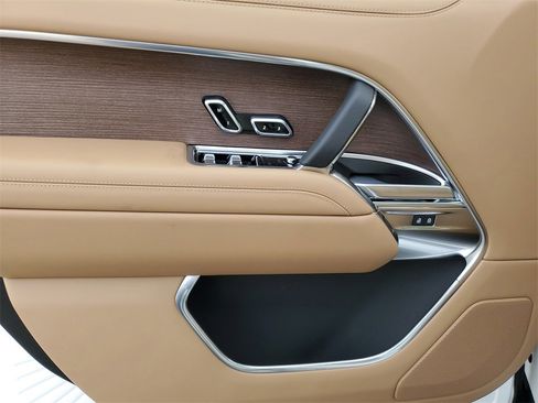 New 2025 Land Rover Range Rover SE image 9