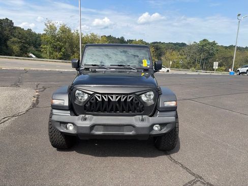 Used 2018 Jeep Wrangler Unlimited Sport S AWD/4WD image 3