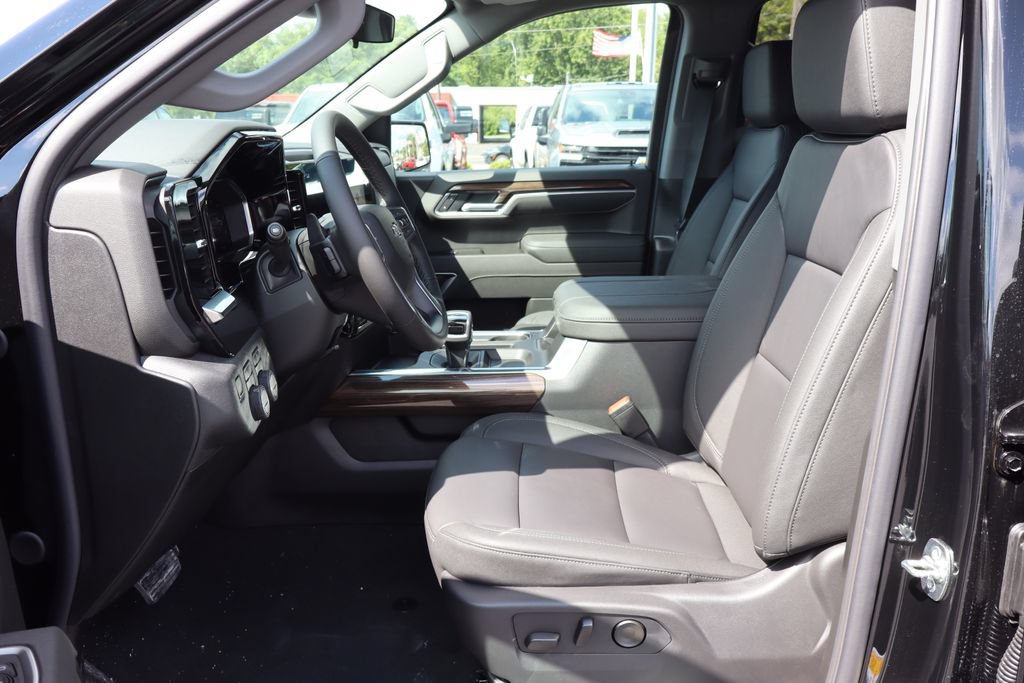 New 2026 Chevrolet Silverado 1500 RST w/ Redline Edition AWD/4WD image 5