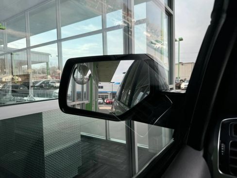 Used 2019 Chevrolet Suburban LT image 27