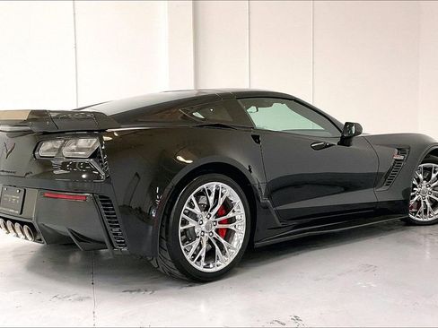 Used 2015 Chevrolet Corvette Z06 w/ 3LZ Preferred Equipment Group image 4