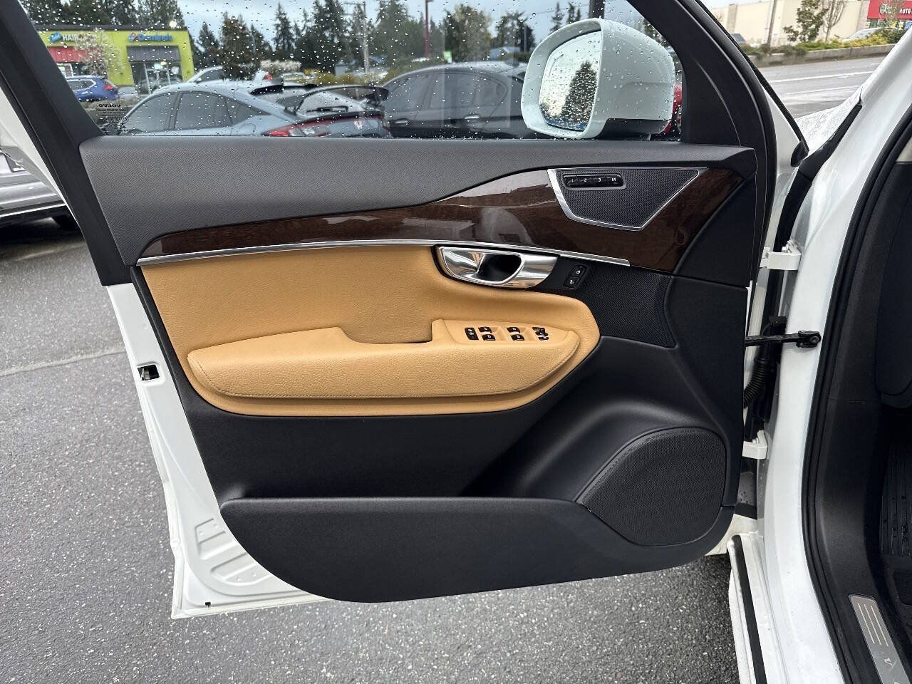 Used 2016 Volvo XC90 T6 Momentum w/ Momentum Plus Package AWD/4WD image 30