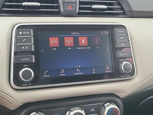 Used 2020 Nissan Versa SV FWD image 6