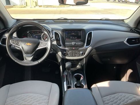 Used 2020 Chevrolet Equinox LT w/ Driver Convenience Package image 3