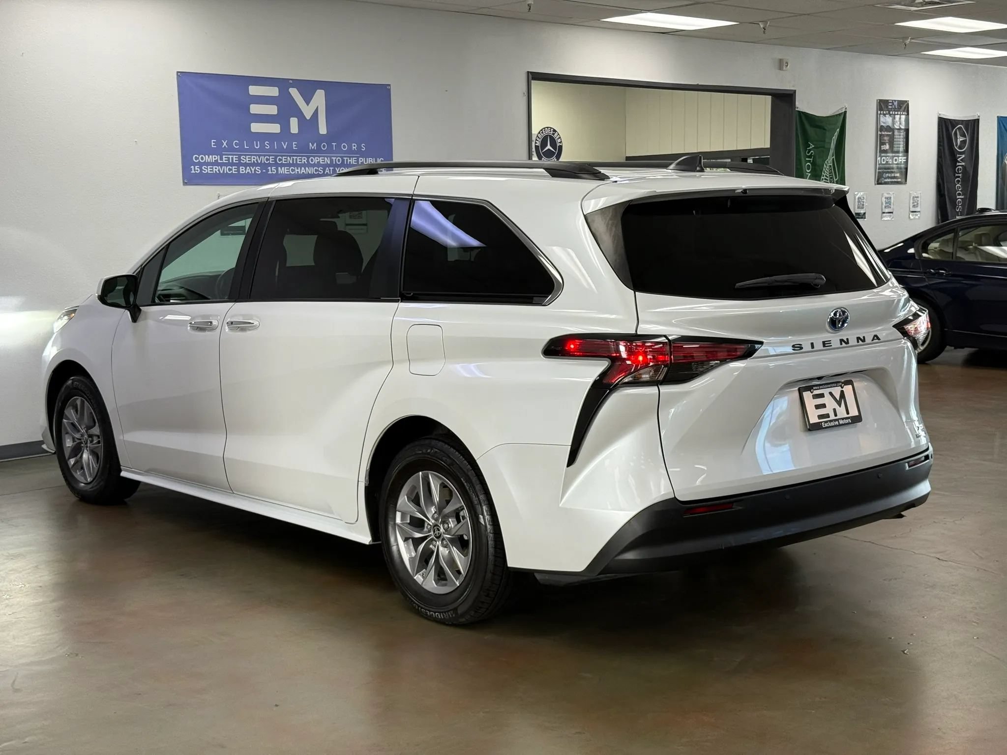 Used 2022 Toyota Sienna XLE w/ XLE Plus Package FWD image 5