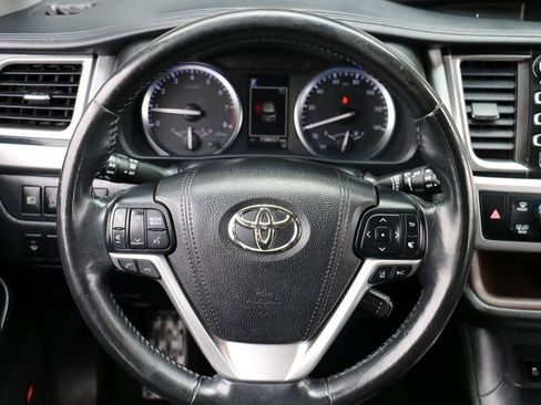 Used 2017 Toyota Highlander Limited FWD image 26
