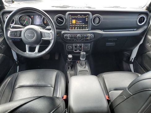 Used 2022 Jeep Wrangler Unlimited Sahara w/ Cold Weather Group AWD/4WD image 23