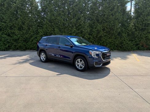 Used 2023 GMC Terrain SLE w/ LPO, Floor Liner Package FWD image 1