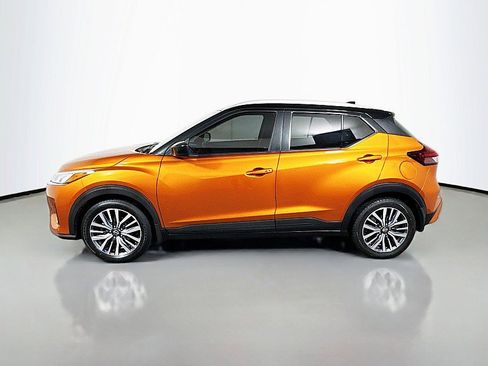 Used 2024 Nissan Kicks SV image 4
